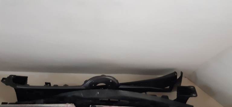 Toyota auris front grille