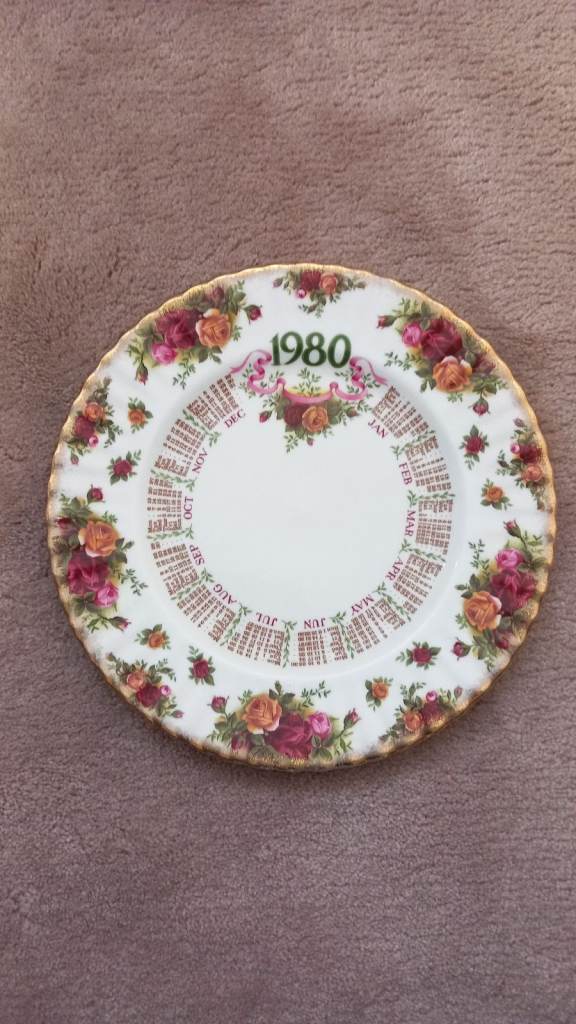 Royal Albert 1980 calendar plate first edition 