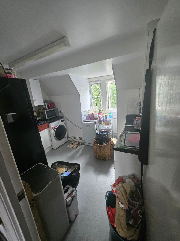 3 bedroom Flat; Thornton Heath Station 