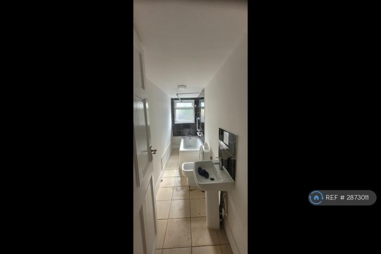 4 bedroom house in Burford Road, London, E6 (4 bed) (#2873011)