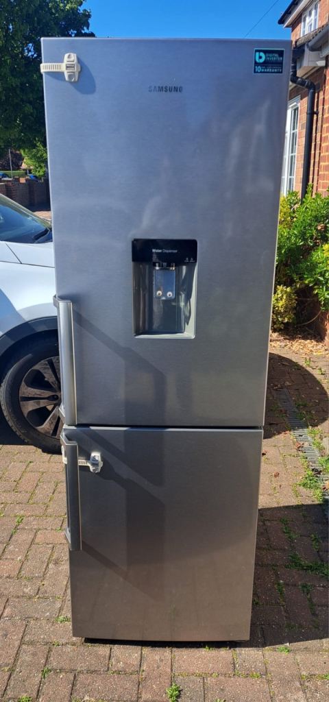 Samsung fridge freezer with water dispenser for £190