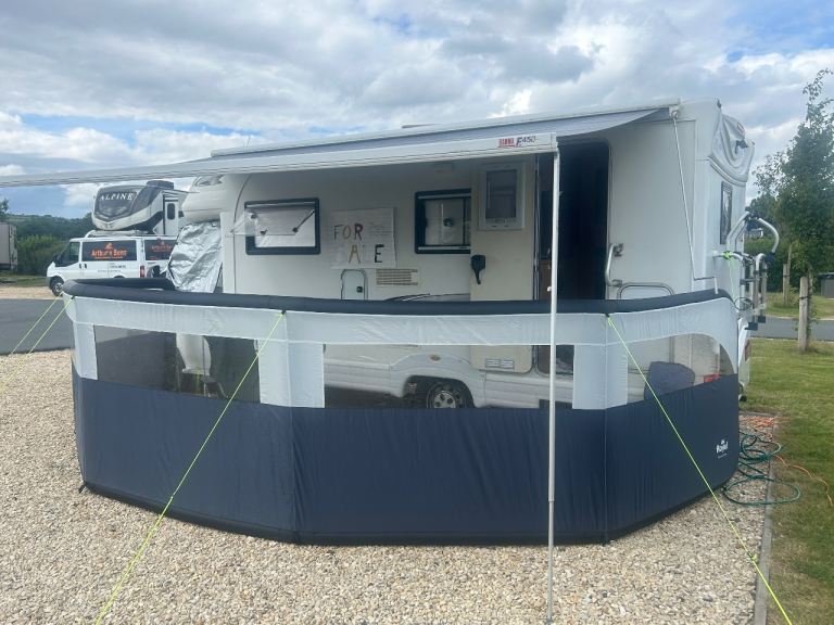 Royal 5 Delux Windbreaker .Motorhome/Caravan/Camping