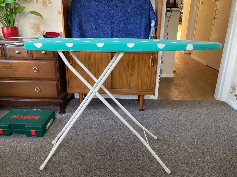 Ironing board 