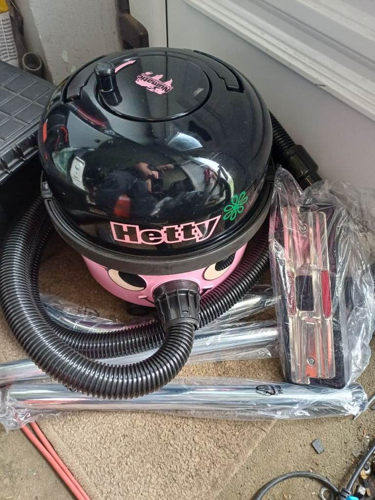 HETTY 1200W VACUUM CLEANER WITH NEW PIPES GREAT SUCTION £65 NO OFFERS DARWEN BB3 0DU