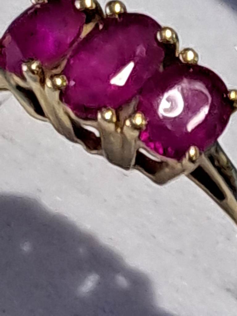 10ct gold and tubbies ring in beautiful condition 