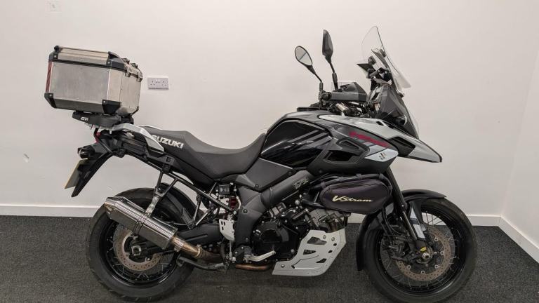 SUZUKI V-STROM 1000 ** TOP BOX - CENTRE STAND - 12 MONTHS ** 