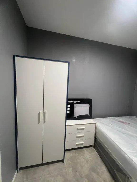 Rooms in London, Hayes - UB3 2BH Near Heathrow Airport