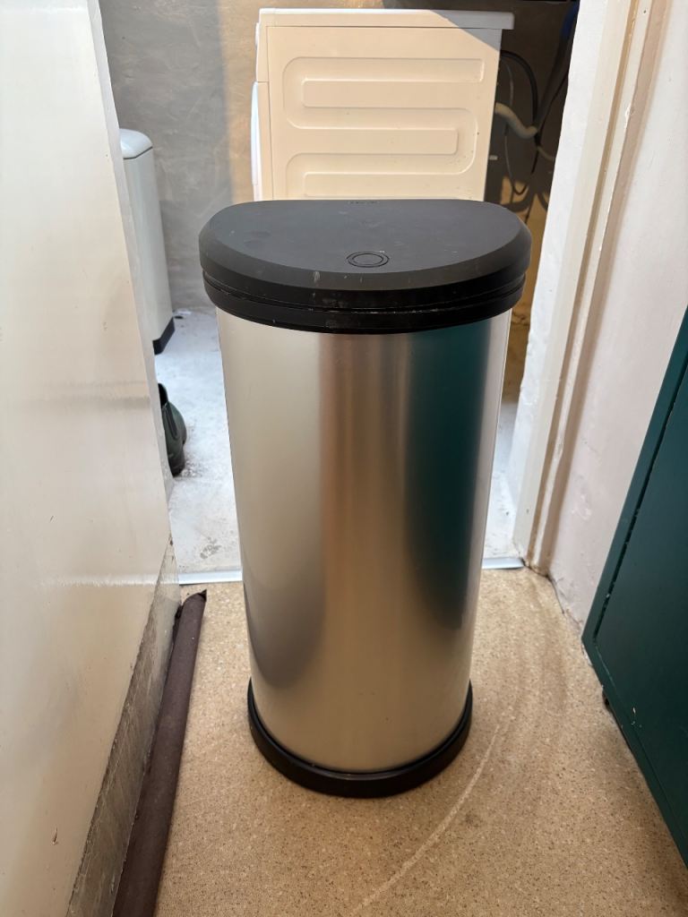Free kitchen bin 