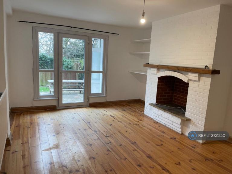 2 bedroom flat in Mount View Road, London, N4 (2 bed) (#2721250)