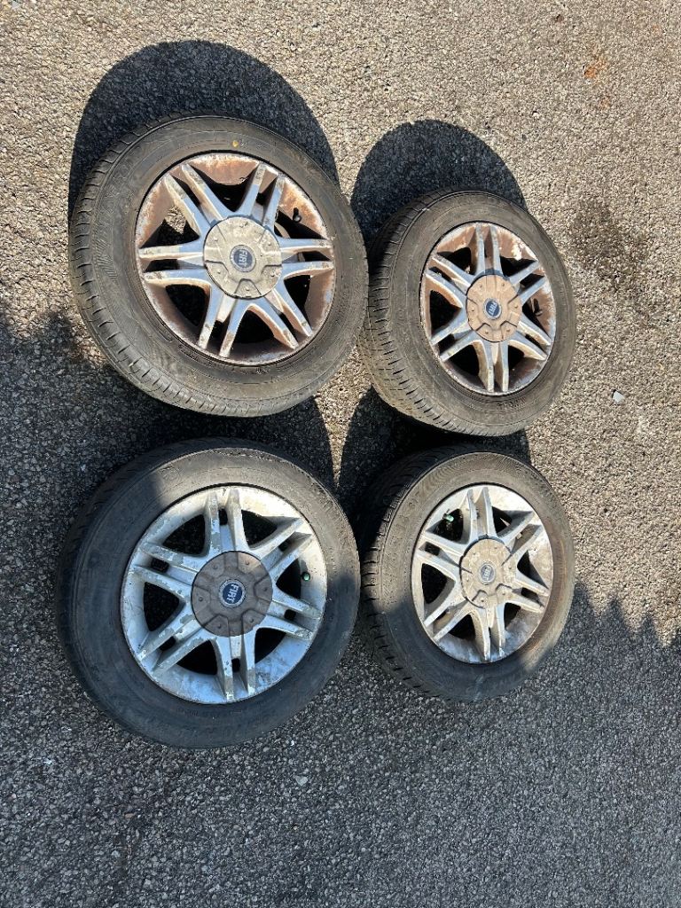 Fiat Punto MK2 Set of 14 Inch Alloy Wheels With Spare 50900454 51/2Jx14H2