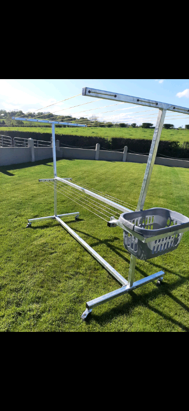 Mobile clothes line washing line