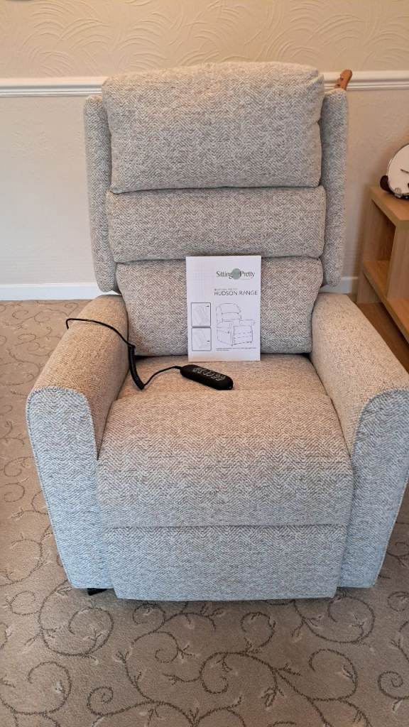 Brand new rise recliner chair 