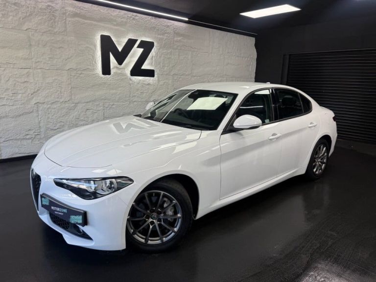 2019 Alfa Romeo Giulia 2.0T Super Saloon 4dr Petrol Auto Euro 6 (s/s) (200 ps) Saloon Petrol Auto...
