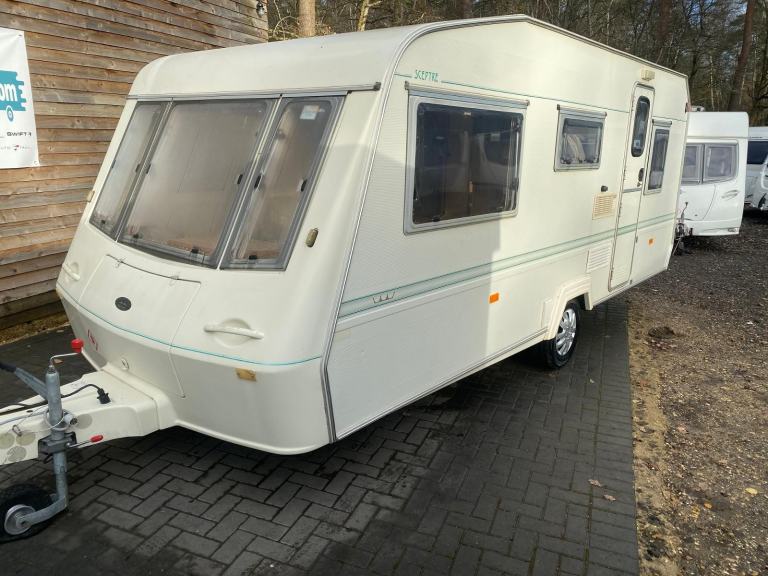 CROWN SCEPTRE - 1998 - 5 BERTH - SEATING BOTH ENDS 