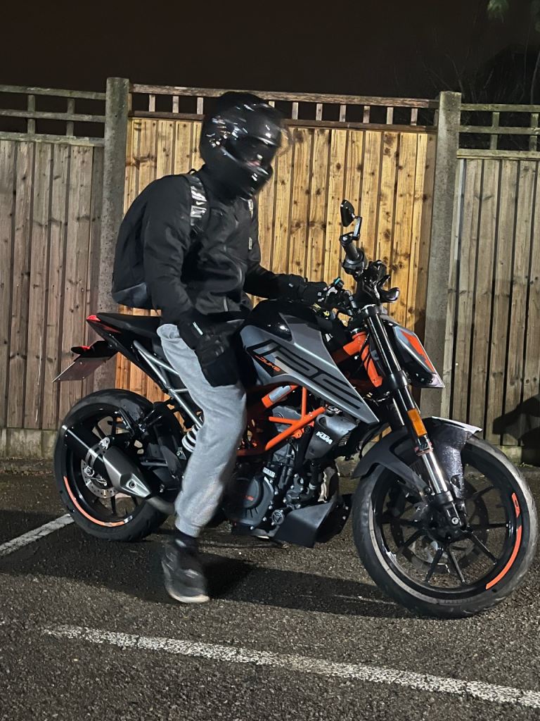 Ktm duke 125 2022 excellent condition 