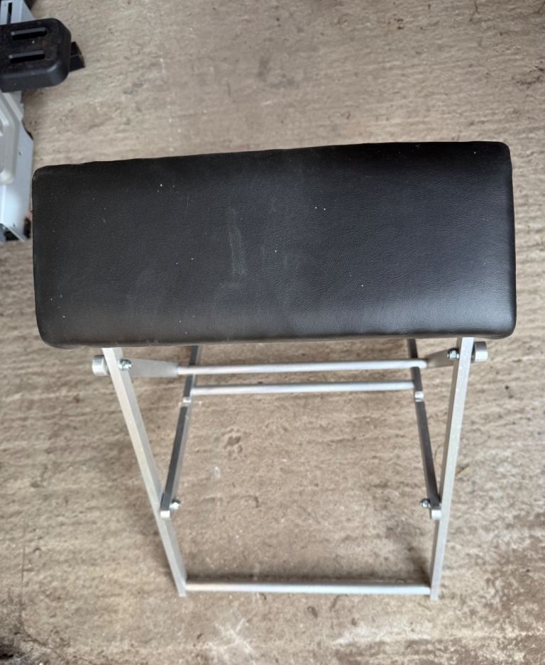 Chiropodist stool footrest