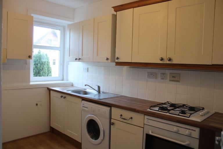 1 bedroom flat in Lochend Road South, Lochend, Edinburgh, EH7 6BS