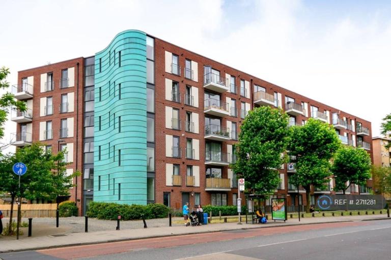 1 bedroom flat in Evelyn Street, London, SE8 (1 bed) (#2711281)
