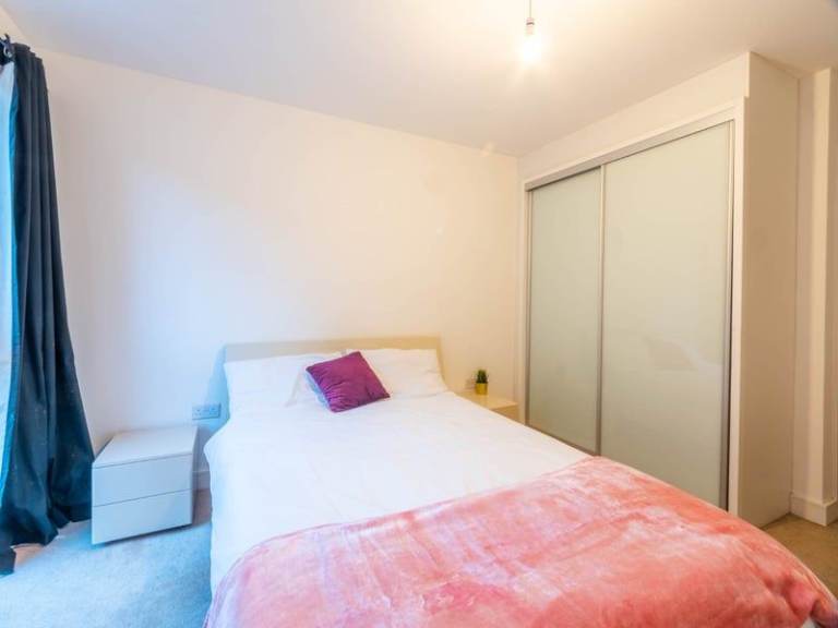 💥 Affordable double Room 📶 with Fast WiFi & Bills Included 💥
