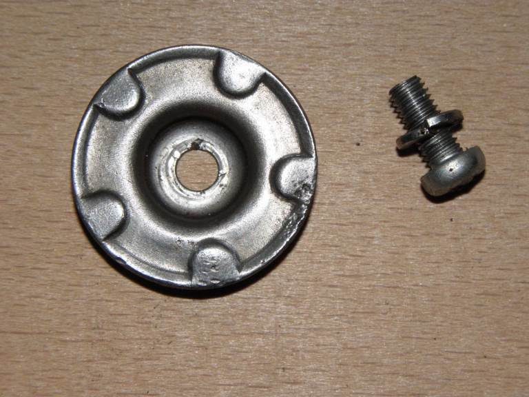 YAMAHA RD200DX 1980 GEARBOX SELECTOR SHAFT DRUM END CAP WITH SCREW