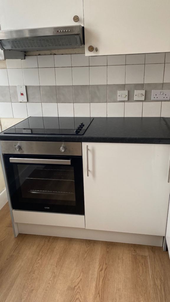Newly refurbished one bedroom flat in New Southgate for rent.