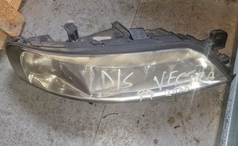 Vauxhall Vectra Driver Side Headlight 2000