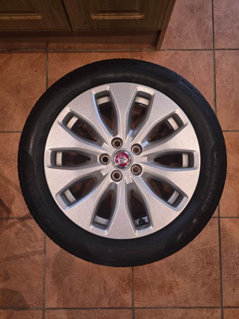 🔥 Genuine Jaguar XE / XF 17” OEM Alloy Wheels – Full Set with Pirelli Tyres + TPMS – £275 🔥