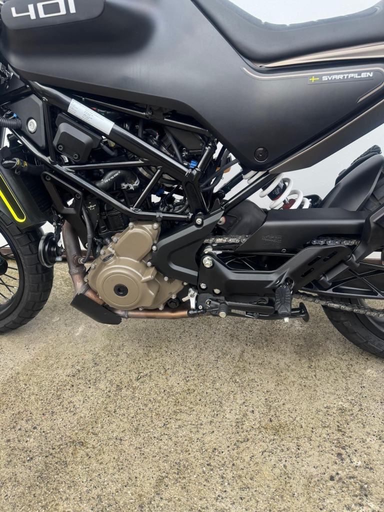 Husqvarna SVARTPILEN 401 2022, AKRAPOVIC