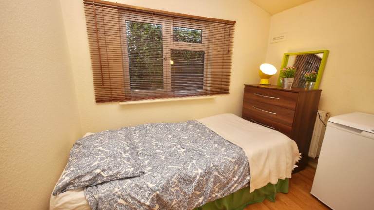 A spacious and bright room to rent in Cricklewood on Anson Road.