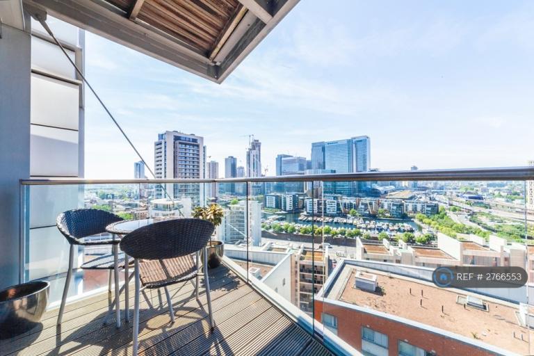 1 bedroom flat in New Providence Wharf, London, E14 (1 bed) (#2766553)