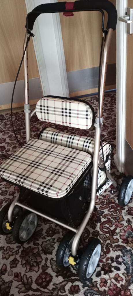 Careco Celo Lightweight Folding Walker with Seat – Like New – £50