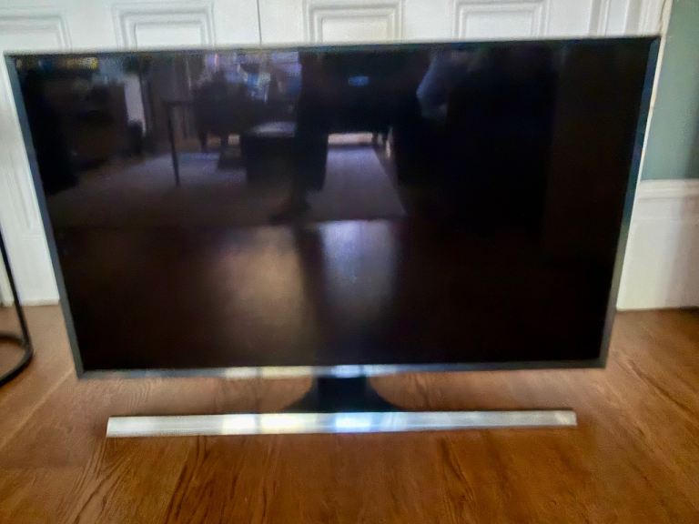 Samsung 40-inch Smart 4K TV UE40JU7000T - Good Condition