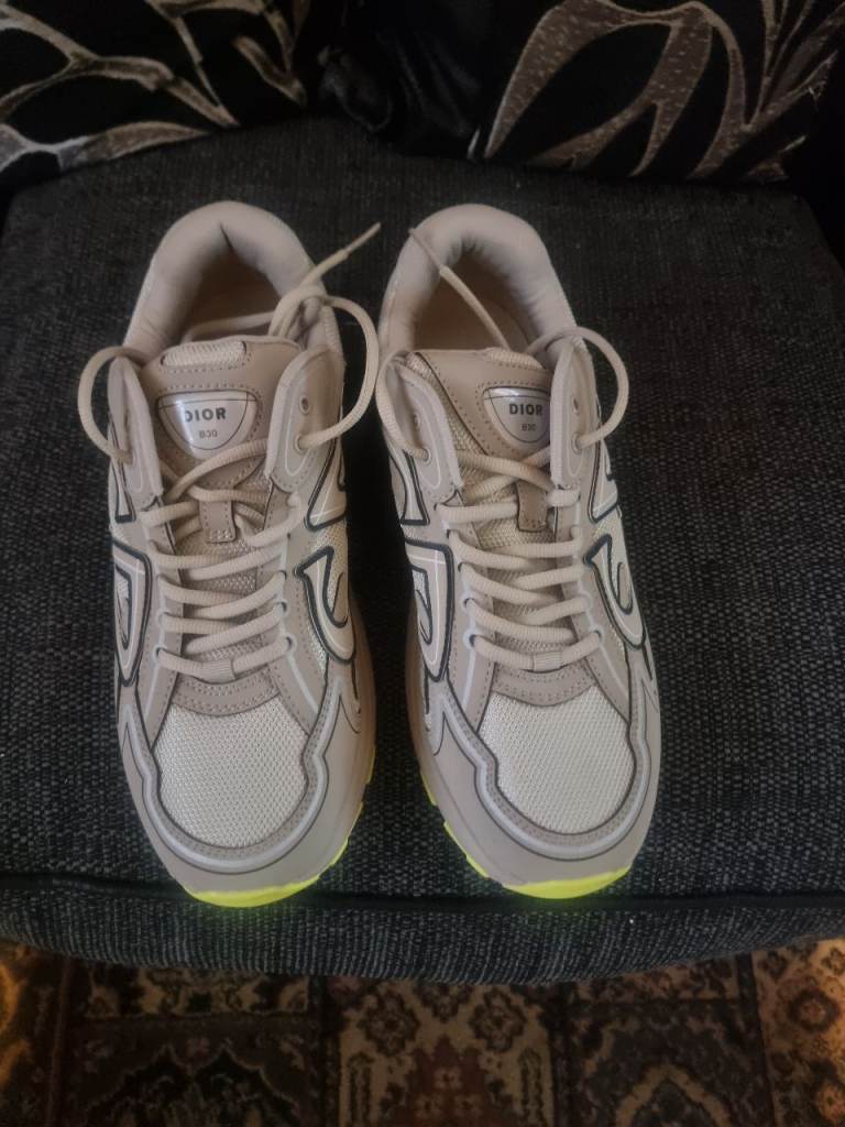 Nice mans trainers size 8 are new model CD 