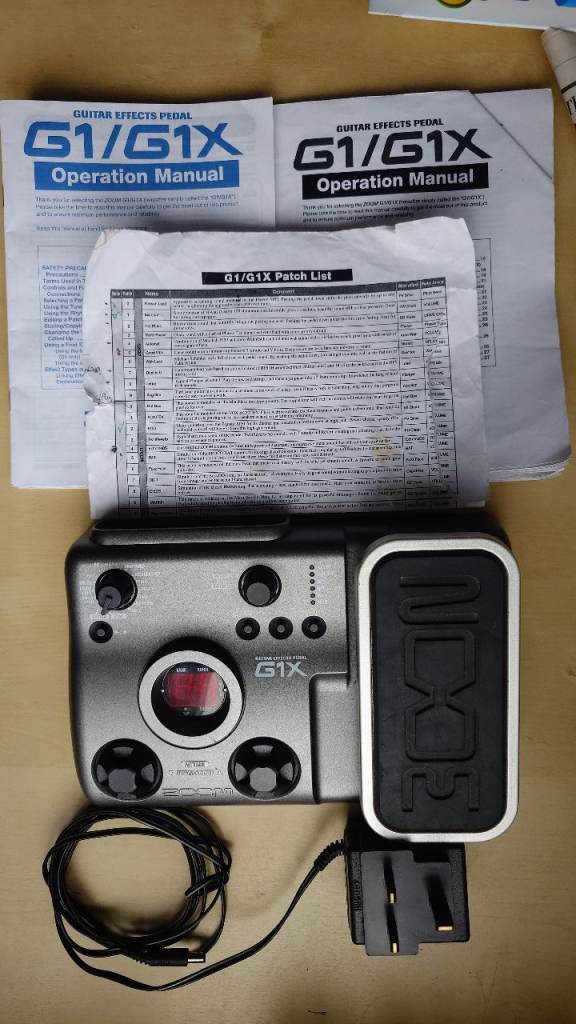 Zoom G1X Guitar Multi-Effects Pedal with Power Supply