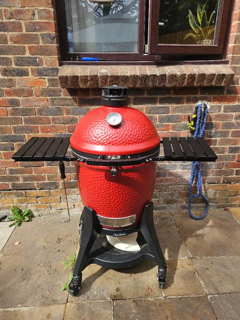 Kamado Joe Classic Joe III BBQ Grill – Red, Good Condition
