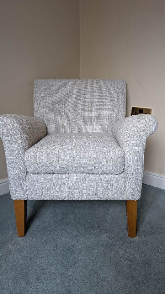 Cosy Beige Fabric Armchair – Great Condition with Wooden Legs