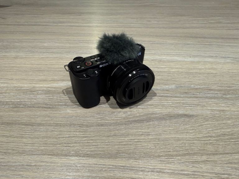 Sony ZV-E10L Mirrorless Vlog Camera with 16-50mm Lens