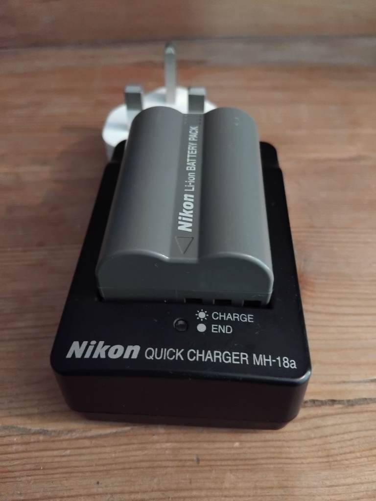 Nikon MH-18a Quick Battery Charger