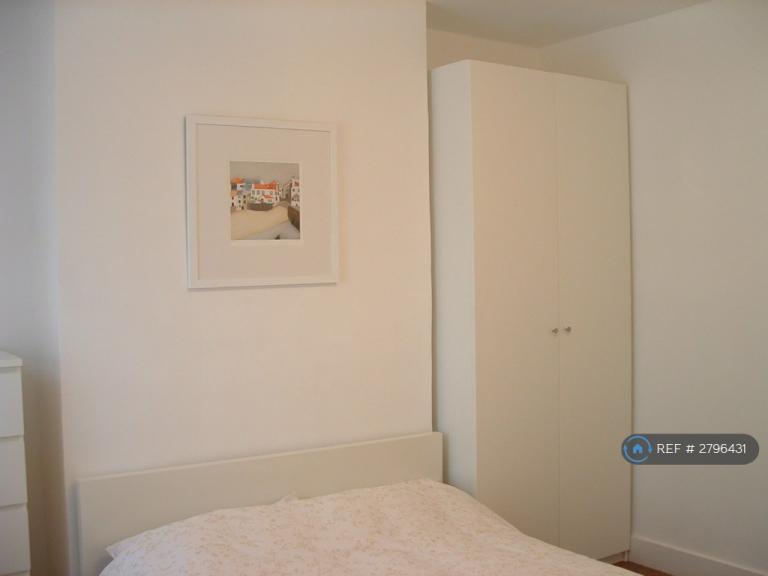 1 bedroom in Dolphin Road, Slough, SL1 (#2796431)