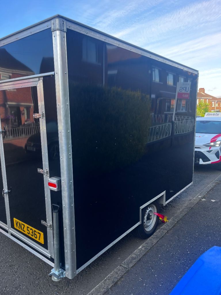 Race trailer 