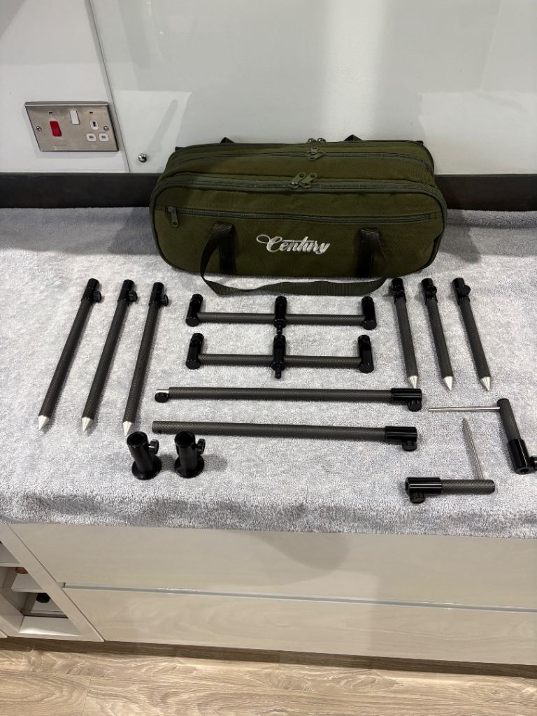 Century carbon stealth 3 Rod pod 