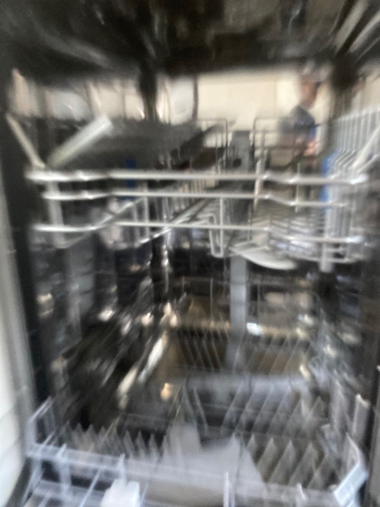 Dishwasher with racks – brand new 