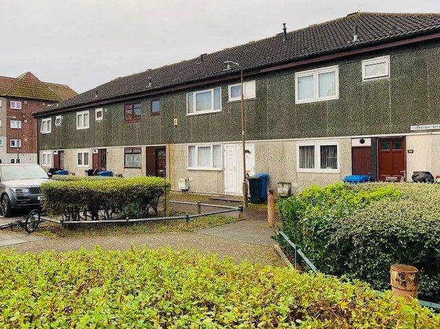 Bright, refurbished 3 bed house in Livingston