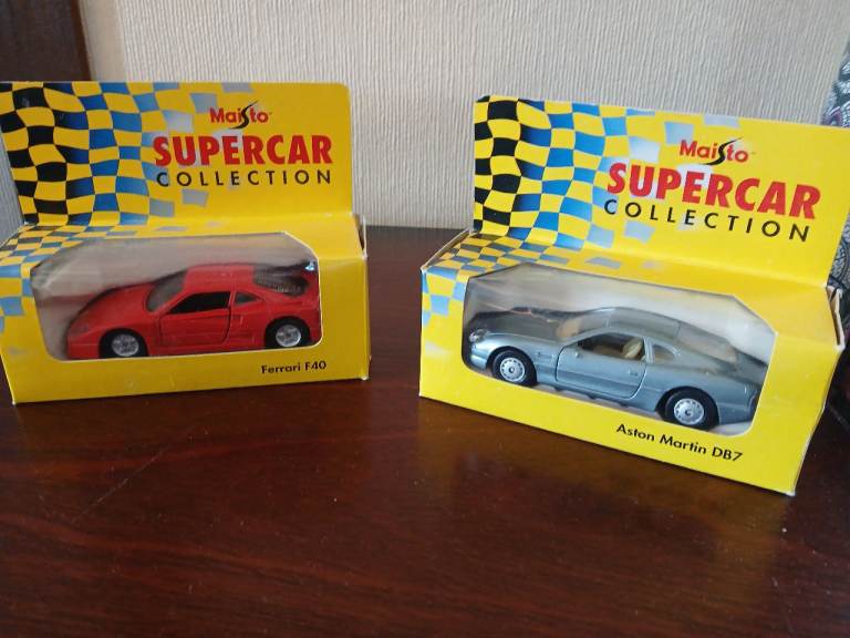 Maisto Supercar Collection Diecast Models - Ferrari F40 & Aston Martin DB7