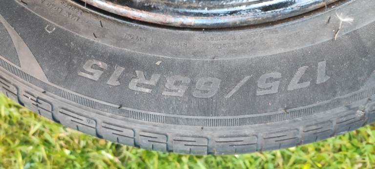 tyre size: 175/65 R15