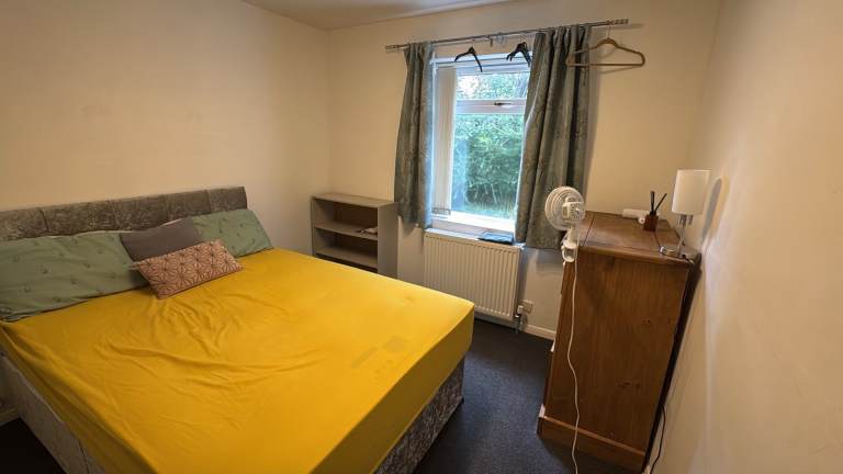 Room available for share in Cathcart Road 