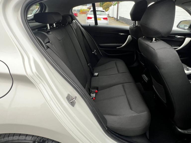 2018 BMW 1 Series 116d SE Business 5dr [Nav/Servotronic] HATCHBACK DIESEL Manual