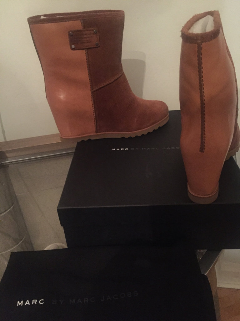 Marc Jacobs Women's Sheepskin Boots. Brown. Size 40. 