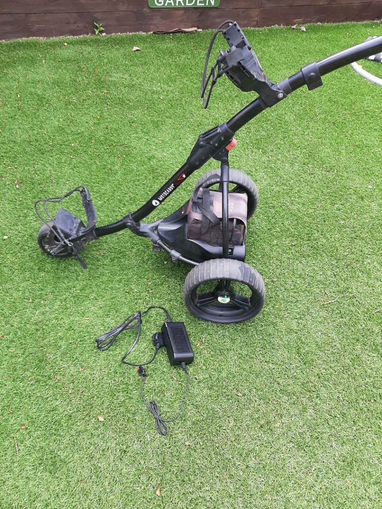 MOTACADDY S1 DIGITAL ELECTRIC GOLF TROLLEY. BATTERY AND CHARGER 