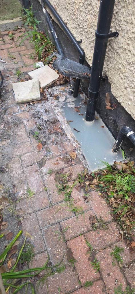 FIXED PRICE £75!!- Blocked Drain, Toilet Or Sink? Same day no fix no fee! 